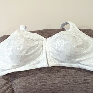 Front closing bra 44C